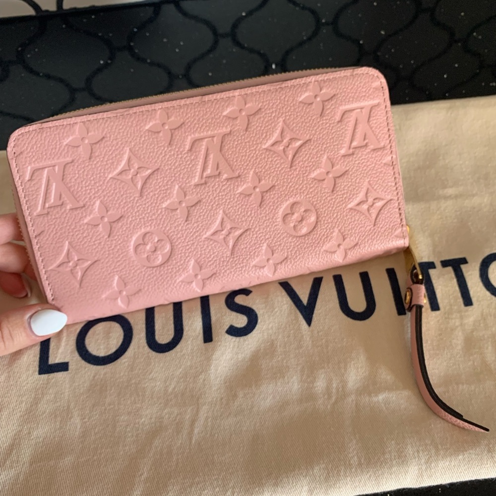 Sold Rare Louis Vuitton Rose Ballerine Zippy - Picture 1 of 13